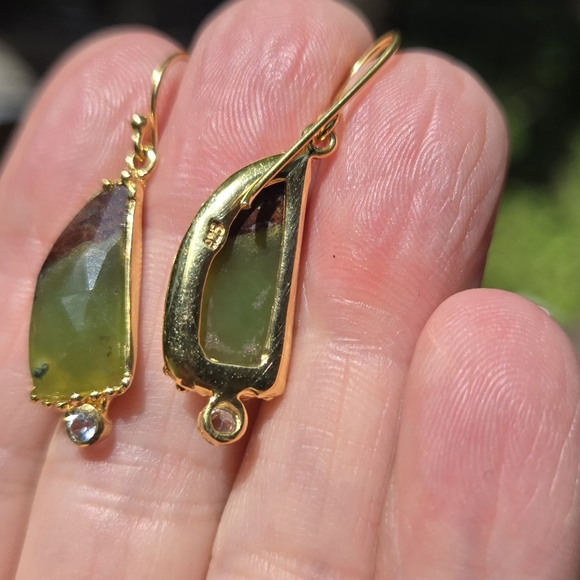 Chrysoprase 6k each & Topaz sterling & gold earrings - Picture 7 of 8